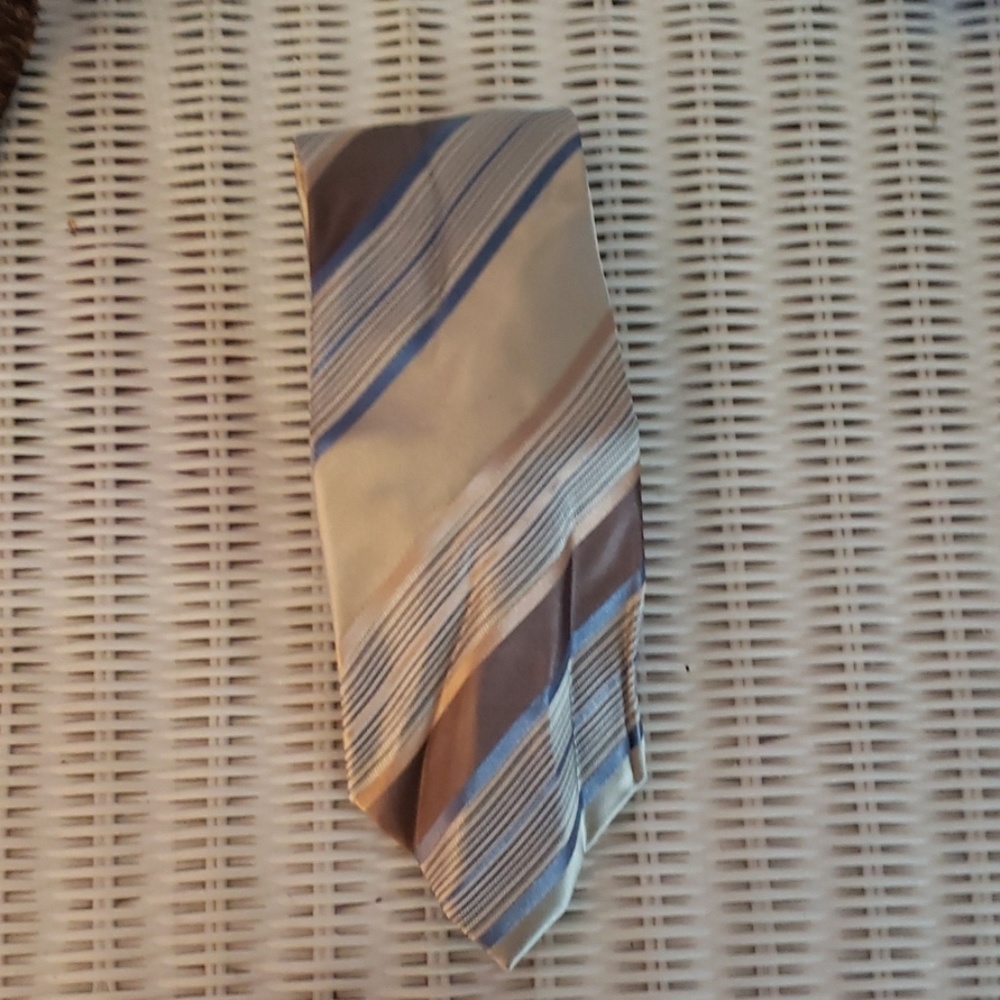 Geoffrey beene tie or bowtie